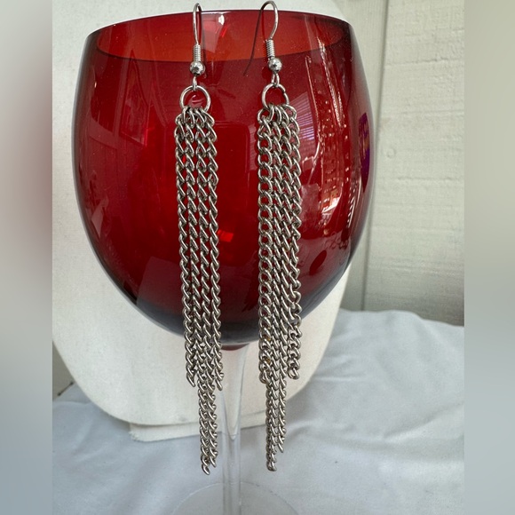 Long silvertone chain earrings - Picture 1 of 3